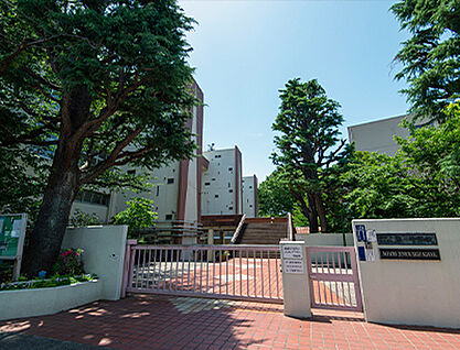 区立第一中学校 約930m