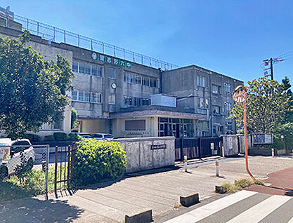 第六中学校 約2150m