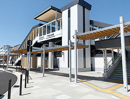 近鉄奈良線・京都線・橿原線「大和西大寺」駅 約2850m