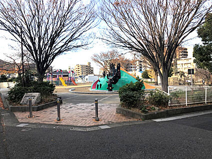 新九郎公園 約490m