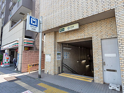 都営三田線「千石」駅 約150m