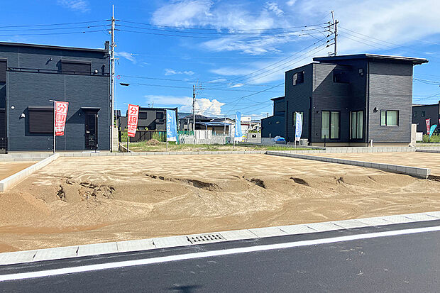 【3号地 外観】167m2超と、ゆとりある広さ。 前面道路は6mと、車の出し入れやすれ違いにもゆとりがあります。