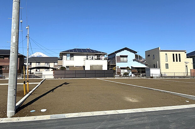 【6号地 外観】200m2以上の広々とした敷地で、様々な住まいの計画が可能。 南道路に面した日当たりの良い区画。前面