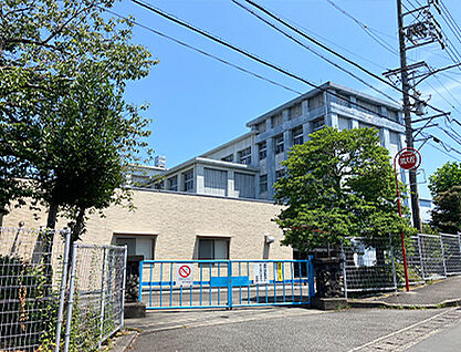 静岡市立清水第七中学校 約720m