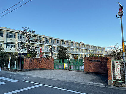 北名古屋市立鴨田小学校 約440m