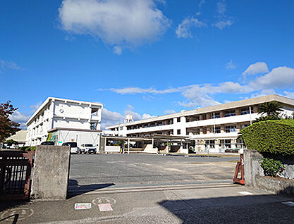 倉敷市立万寿東小学校 約520m