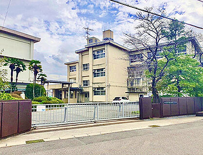 春日井西部中学校 約1430m
