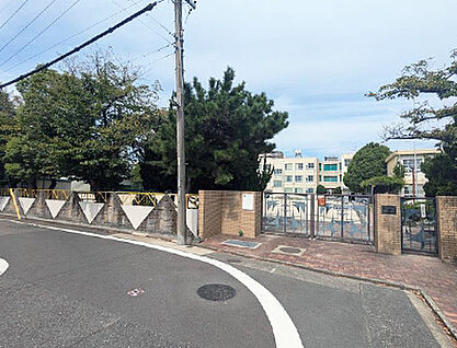 岩塚小学校 約240m