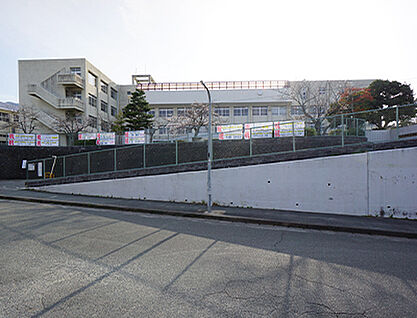 福岡市立片江中学校 約970m