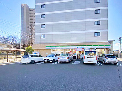 ファミリーマート 八事弥生が岡店 約680m