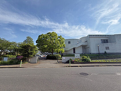八千代市立萱田小学校 約460m