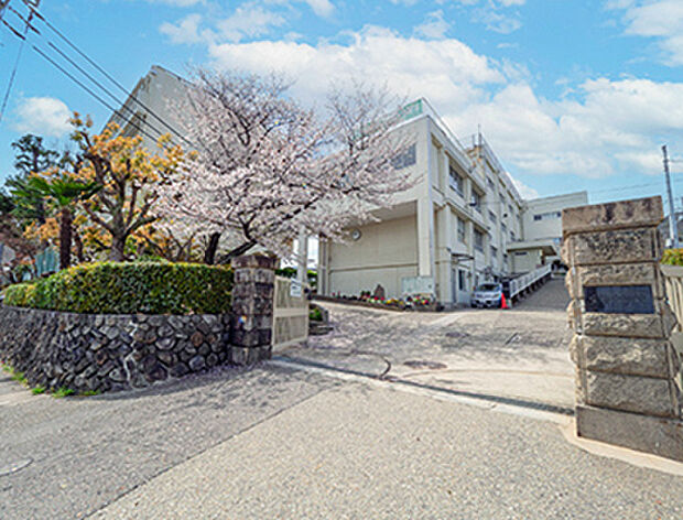 宝塚市立宝梅中学校