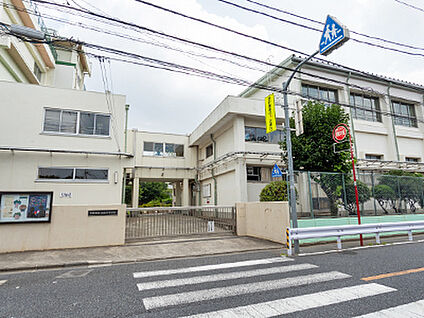 世田谷区立緑丘中学校 約840m