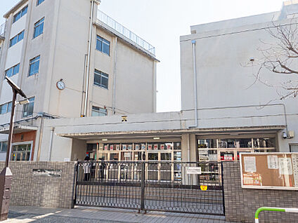 区立第一中学校 約820m