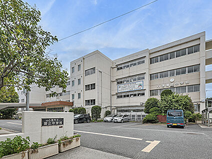 八潮市立潮止中学校 約920m