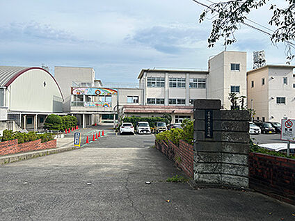 石ヶ瀬小学校 約470m