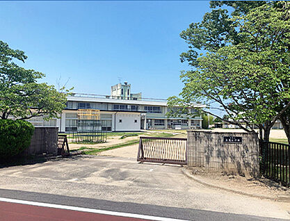 芸濃小学校 約1020m