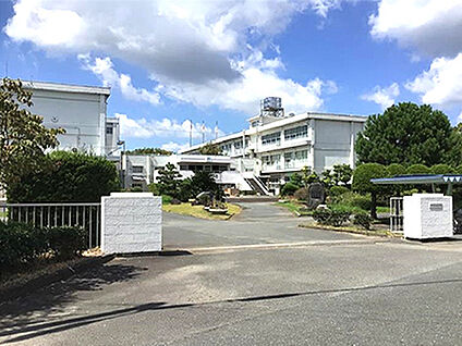 掛川市立西中学校 約1130m