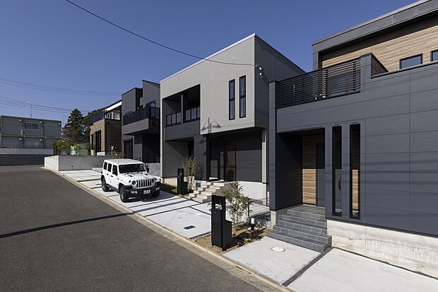 【創建のつくる【街並み】参考例】創建のオリジナル外断熱工法「Kurumu」なら、遮音性にも優れているので近隣や自分たち家族の生活音も気にせず過ごせます
※参考画像は「ルナシティ千城台」の街並みとなります