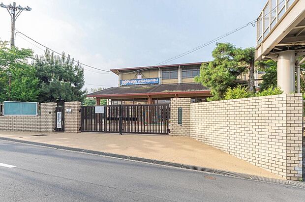 京都市立藤城小学校(約1,370m・徒歩18分)