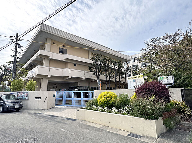 市立南中学校（約1,800m）