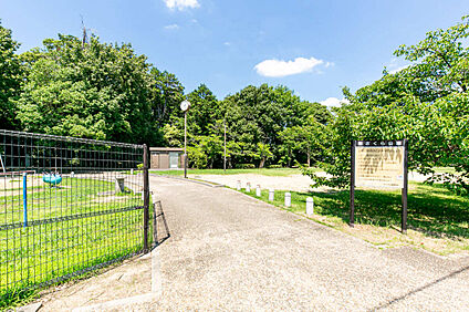 郡さくら公園 約120m～150m(徒歩2分)