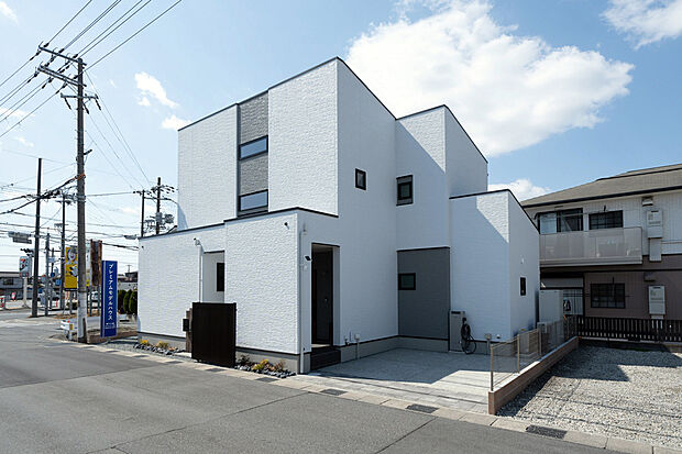 【外観】白を基調としたモダンな外観