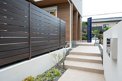 玄関アプローチ