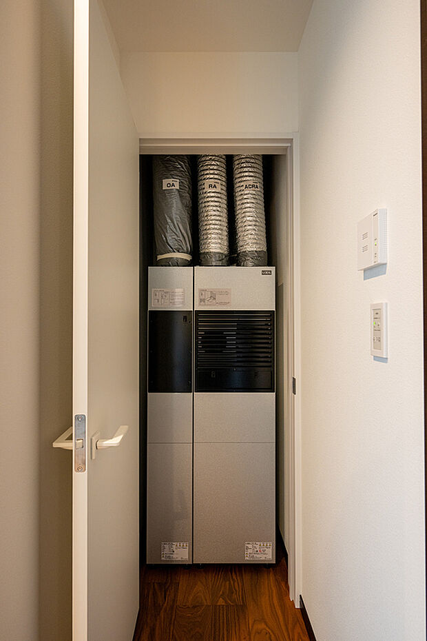 【全館空調「エコエアファイン」】本当の『冬暖かい』 『夏涼しい』を肌で感じられる全館空調「エコエアファイン」採用!各部屋で温度差の無い生活をご体感いただけます。