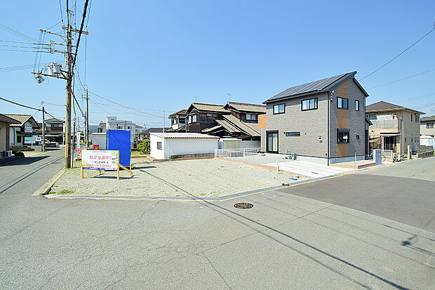 駅へ徒歩8分、浜の宮公園へ徒歩4分!保・幼・小・中学校や、コンビニ、スーパーも徒歩10分内にそろう、暮らしやすい住宅地です。