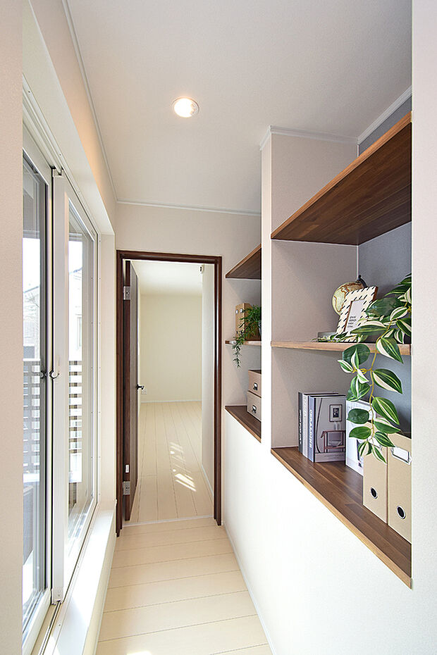 【カウンター収納を設置した2階廊下】【9号地 モデルハウス】