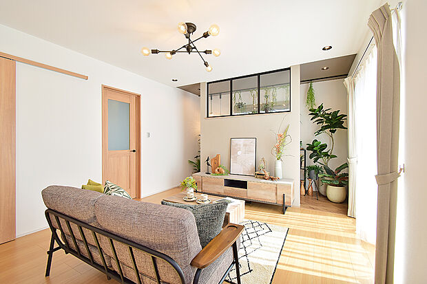 【グリーンを感じる、くつろぎの空間！】（4号地モデルハウス）