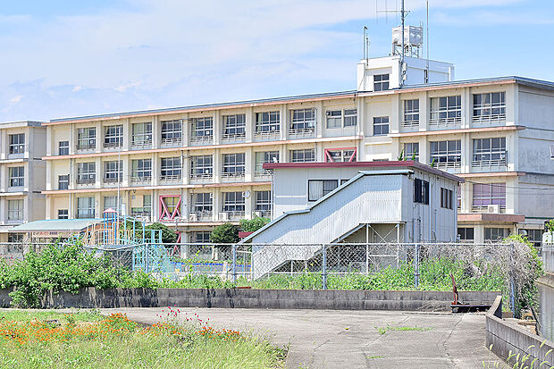 明石市立二見北小学校(約300m)
