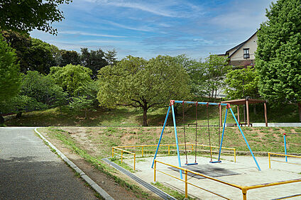 寺塚公園 180m(徒歩約3分)