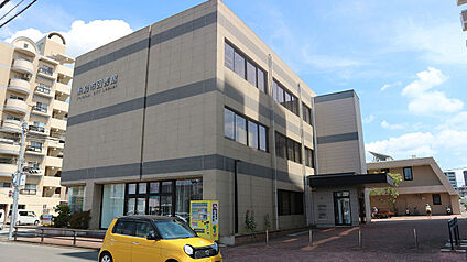 糸島市立図書館 1350m(車で約3分)