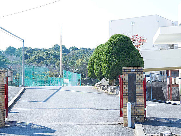 志免町立「志免」中学校(約170m)