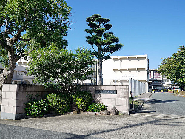 志免町立「志免東」中学校（約330m）