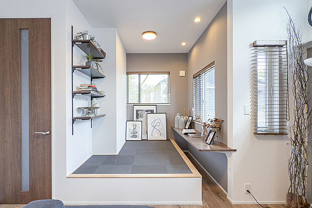 【現地MODEL HOUSE 04】リビング脇にはSOHOスペースを採用。在宅ワークや子供の勉強スペースとしても活用いただけます。※2026年2月撮影