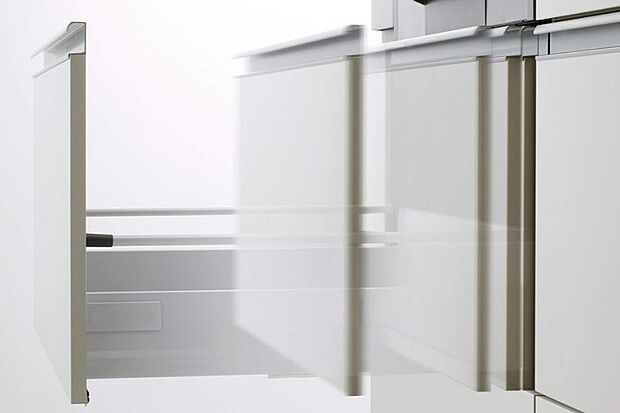 【クリナップ／サイレントレール】静かにしまるダンバー機構を標準搭載。しまるときの衝撃を和らげ、中のものへのショックも抑えます。