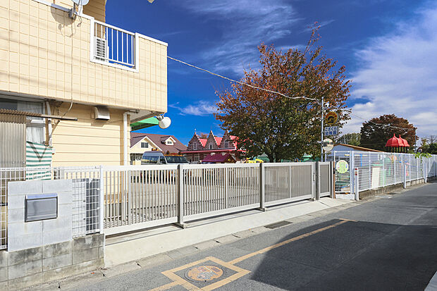 小桜幼稚園(現地より徒歩13分)