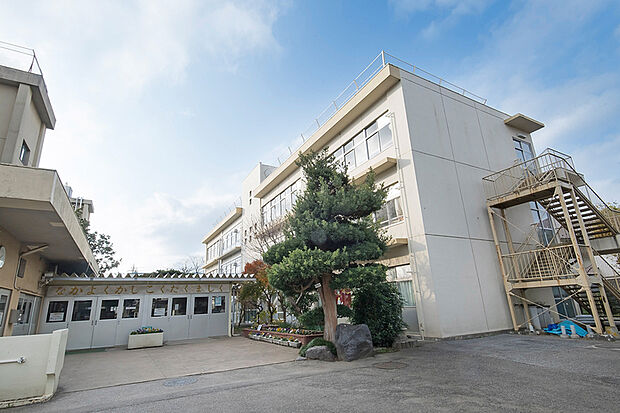 光ヶ丘小学校（現地より徒歩9分）