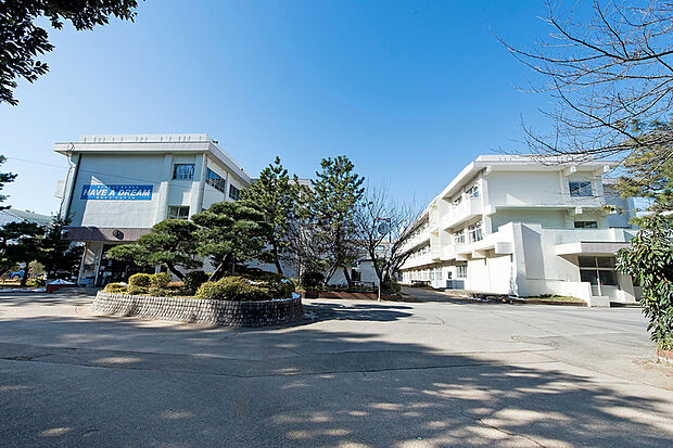 宮本中学校(現地より徒歩7分)