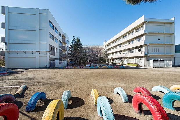 宮本小学校（現地より徒歩5分）