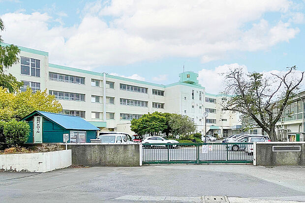 長崎小学校(現地より徒歩7分)