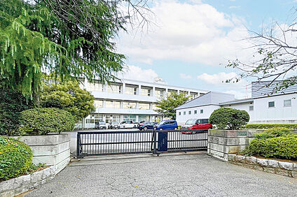 八木中学校（現地より徒歩22分） 約1690m