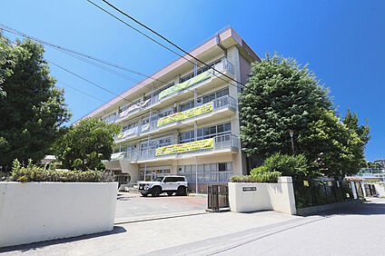 第三中学校（現地より徒歩6分） 約410m