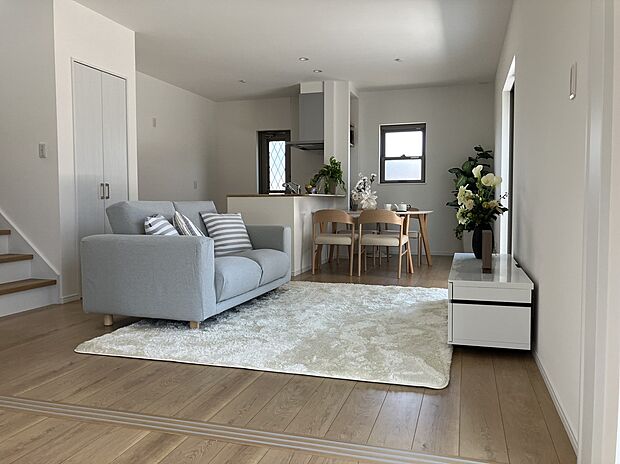 【リビング】ZEH水準
高気密・高断熱で冷暖房効率もよく一年中快適です!