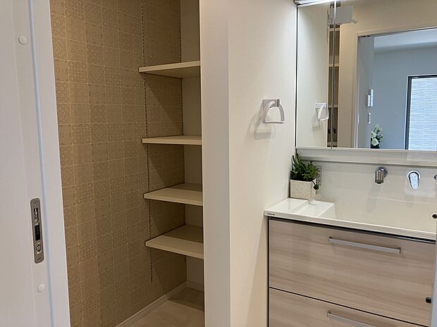 【収納】洗面所横には大容量の収納スペースがあります♪