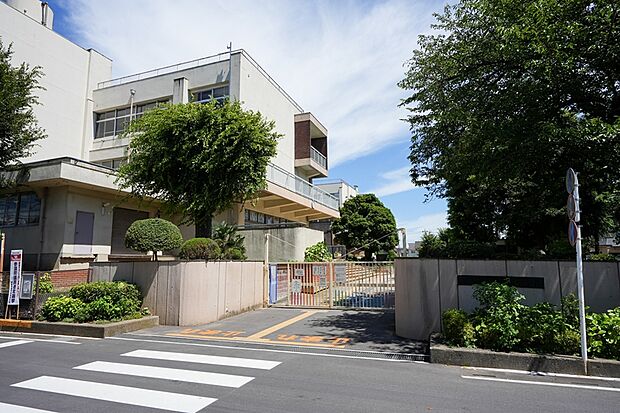 大沢北小学校（現地より徒歩6分）