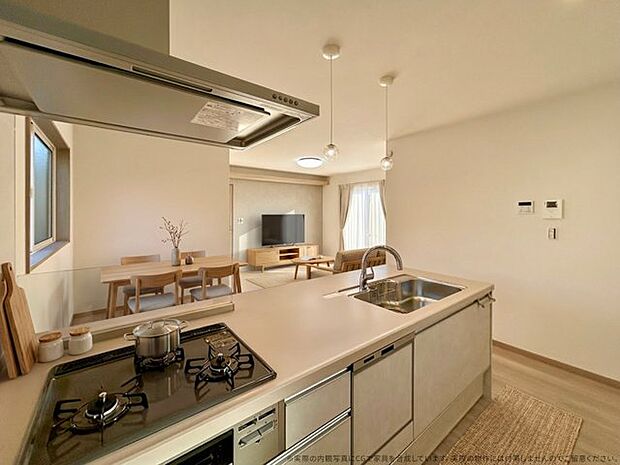 【キッチン 家具設置イメージ】 ※画像内の家具家電はCGで作成したイメージです。実際の物件には付帯しません
